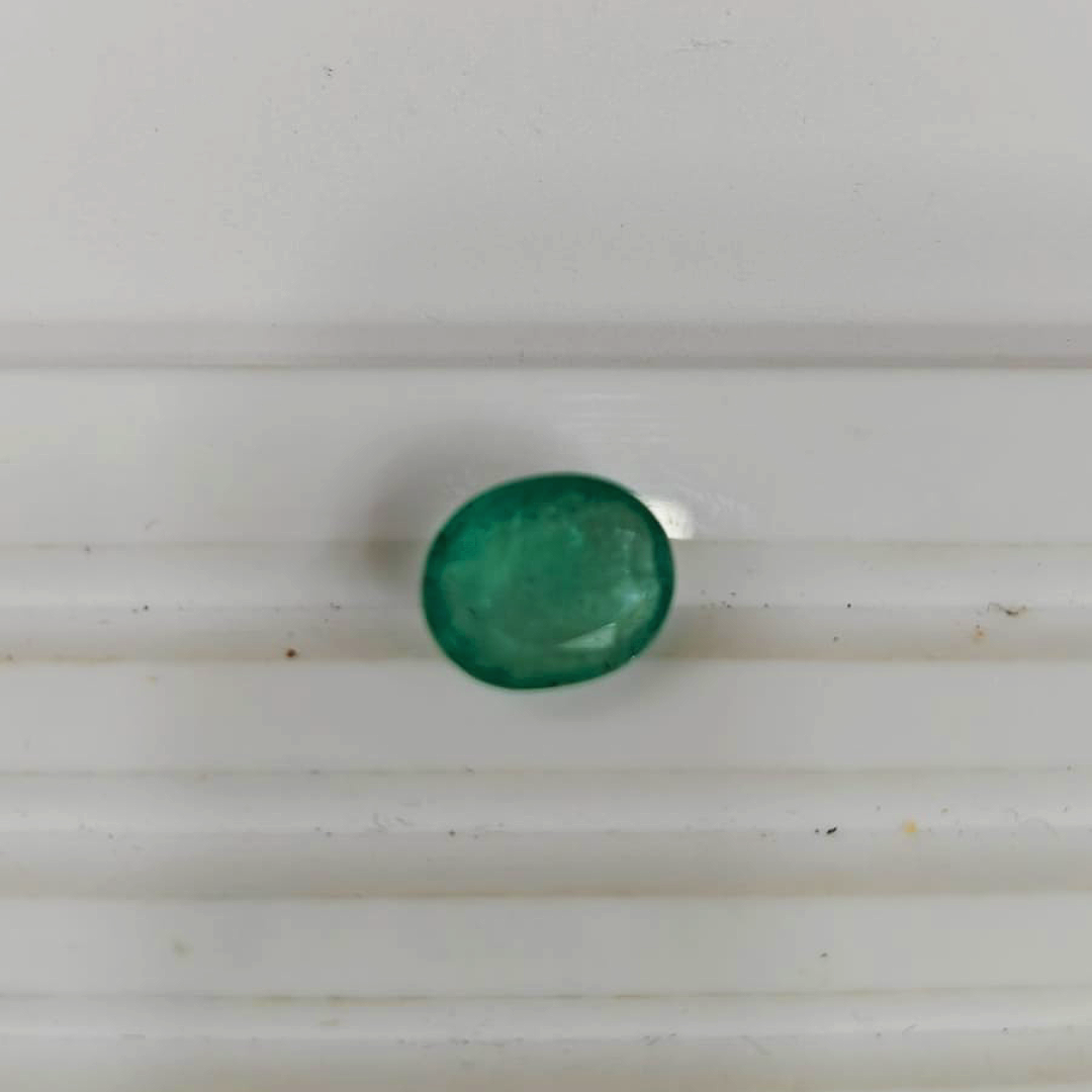 Premium Natural Emerald Stone - 0.89g & 4.89 Ratti