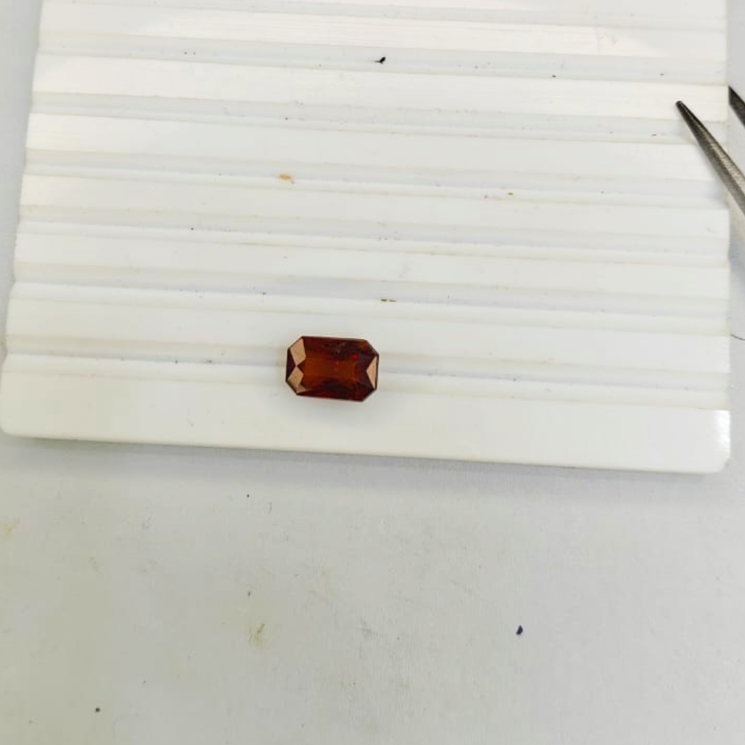 Natural Hessonite Gomed Stone – 1.61g & 8.85 Ratti