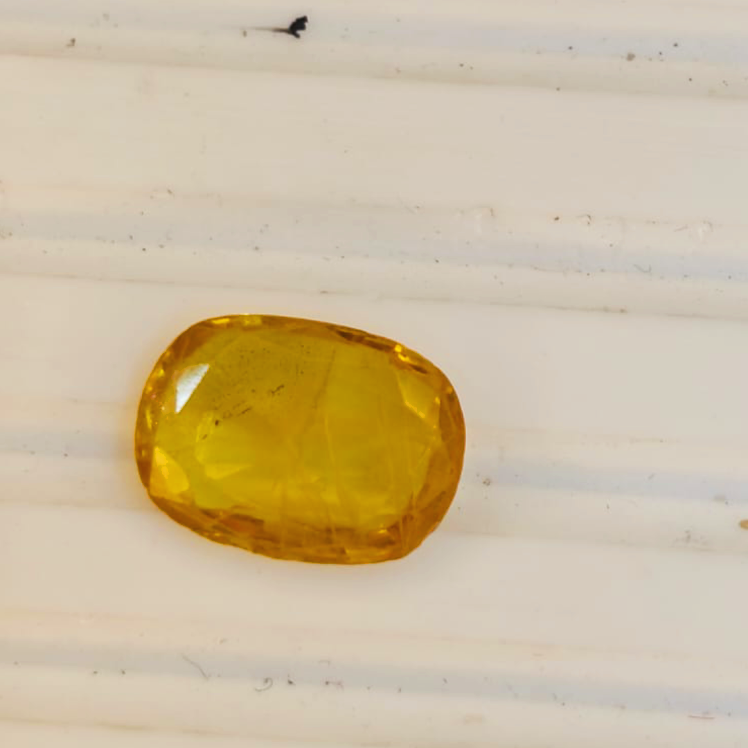 Natural Yellow Sapphire – 0.90g & 4.95 Ratti