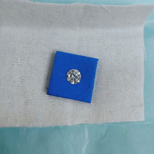 1 Diamond – 0.14g & 0.70 ct
