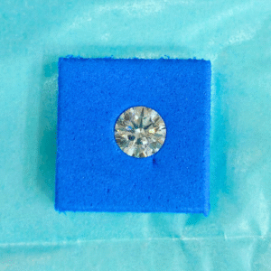 1 Diamond – 0.14g & 0.71ct
