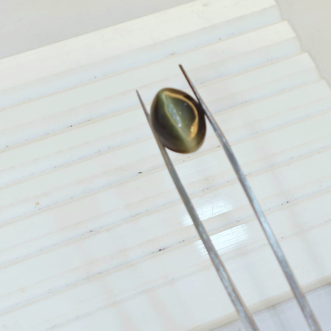 Darshani product editing template (33) Natural Cat’s Eye Stone – 1.15g & 6.32 Ratti